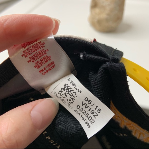 Mitchell & Ness Golden State Nostalgia Black and Yellow Velvet Flat Bill Hat - Picture 12 of 12